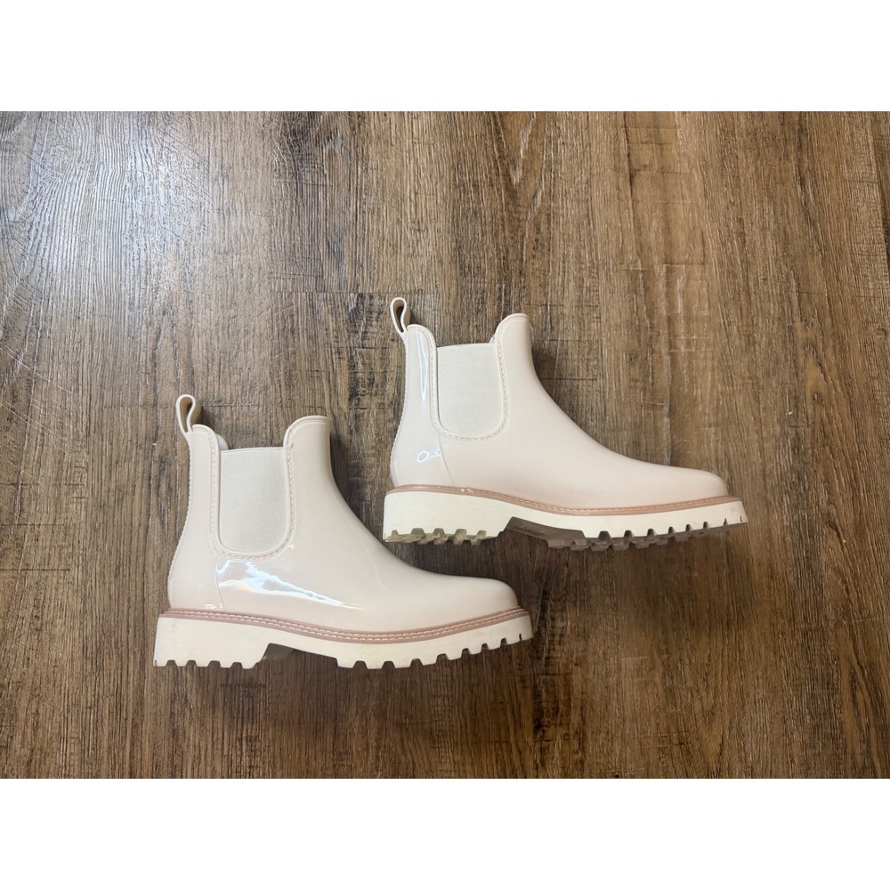 Dolce Vita Stormy Cream Patent Lug Sole Rain Boots Size 10 Waterproof Chelsea